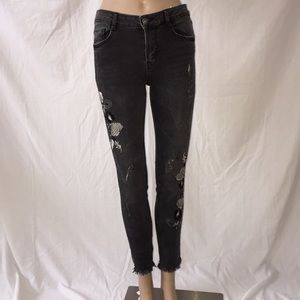 Gray Zara skinny jeans with flower details